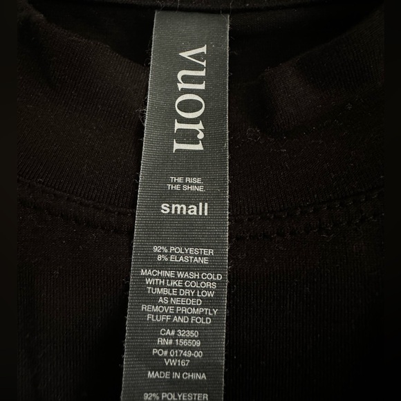 Vuori Long Sleeve form fitting Tee - Picture 4 of 4